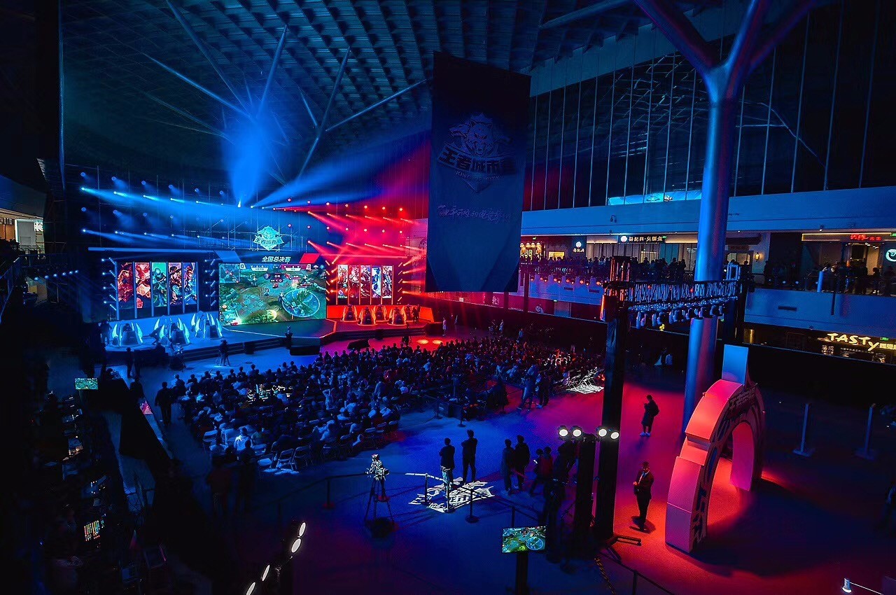 紧张！球神表现出色，帮助团队赢得了第一场比赛！EDG 1-0 TL