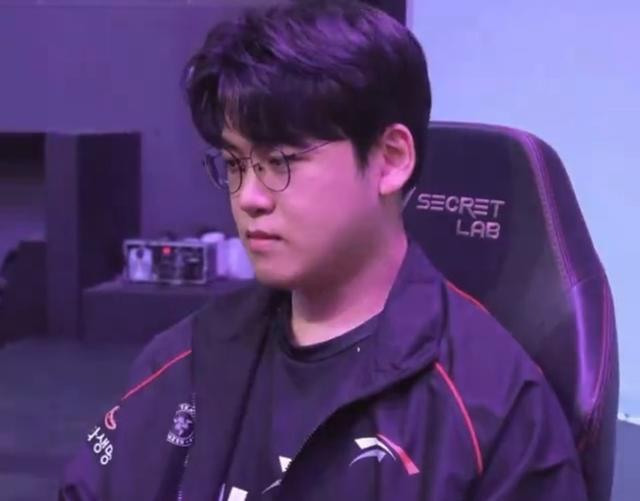 德玛西亚杯四分之一决赛对阵： EDward Gaming vs Weibo Gaming , Anyone's Legend vs Bilibili Gaming , ThunderTalk Gaming vs LNG Esports , 