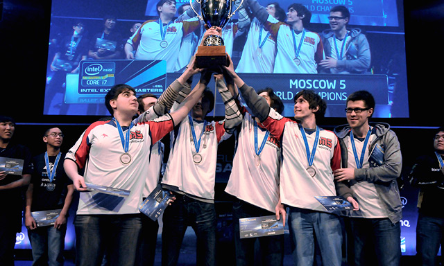 网友整理了 Yagao 的职业成就：两次联赛冠军，一次FMVP，以及S联赛半决赛最佳