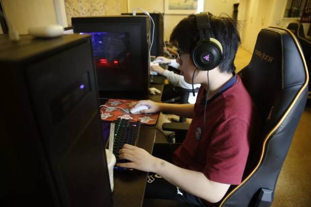 m0NESY采访：如今队内氛围很棒，我很舒服